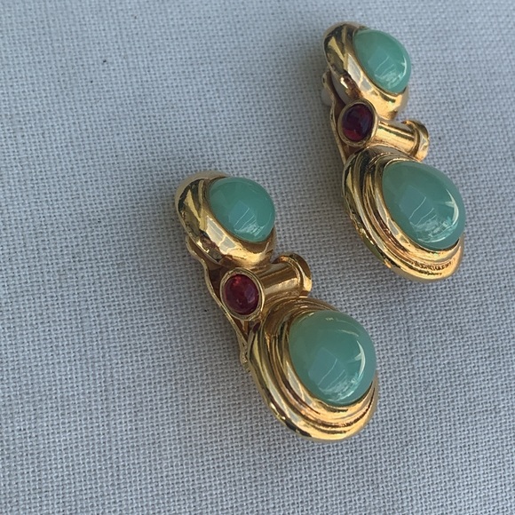 Vintage 1980’s Elizabeth Taylor Avon clip on earrings - Picture 4 of 9